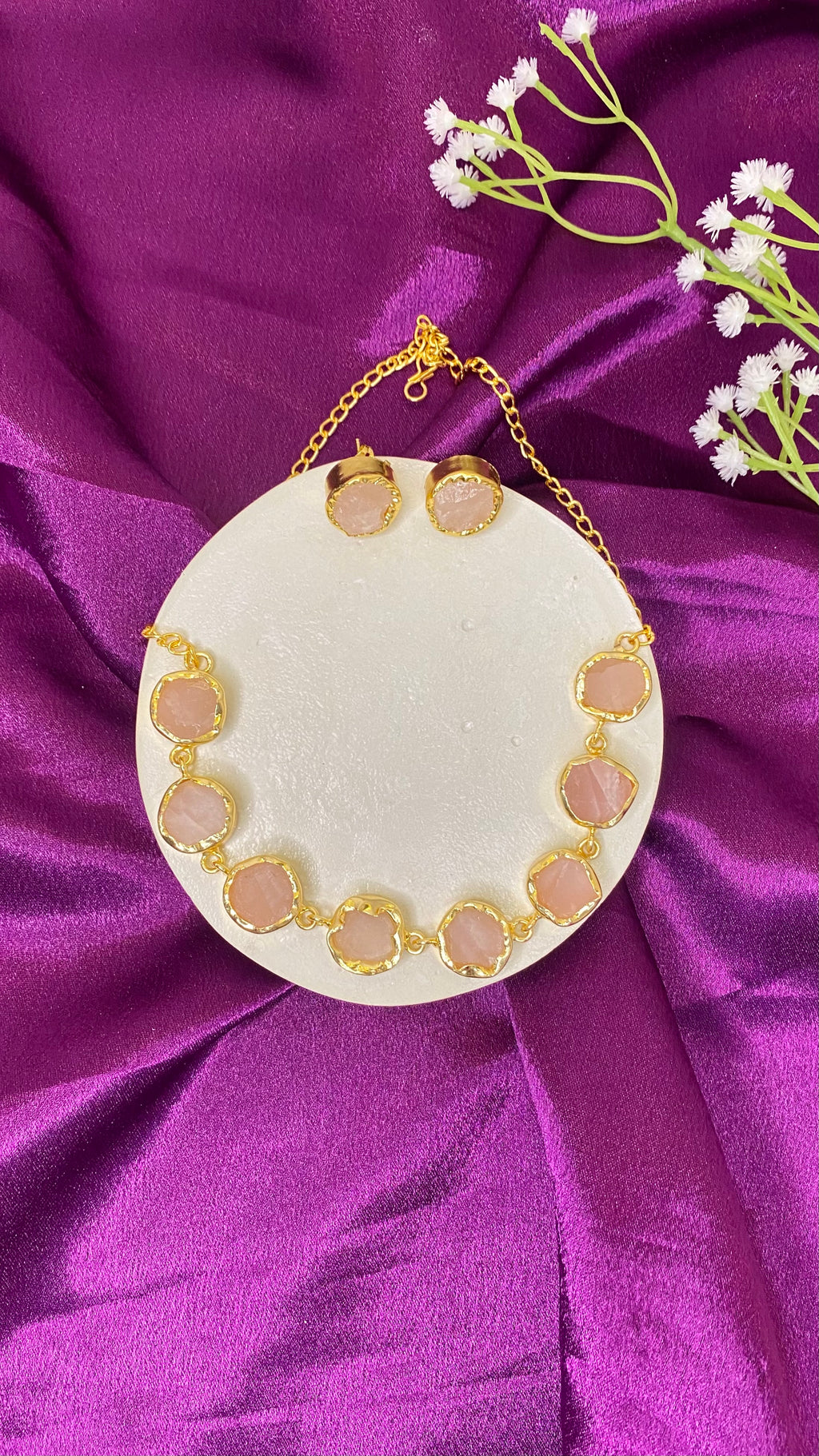 Gulabi glow choker set