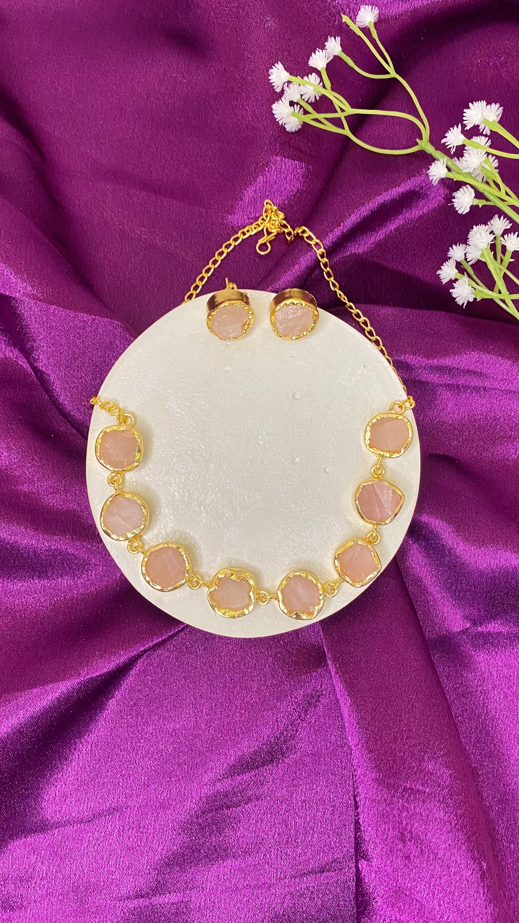 Gulabi glow choker set