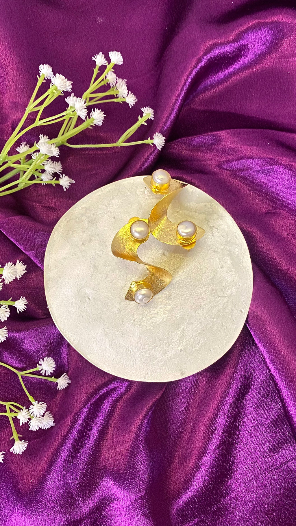 Spiral pearl earrings